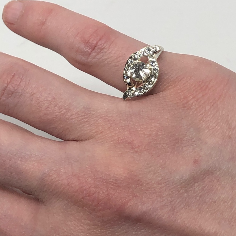 🎈5 for $35! Crystal Pinky Ring - Picture 6 of 6